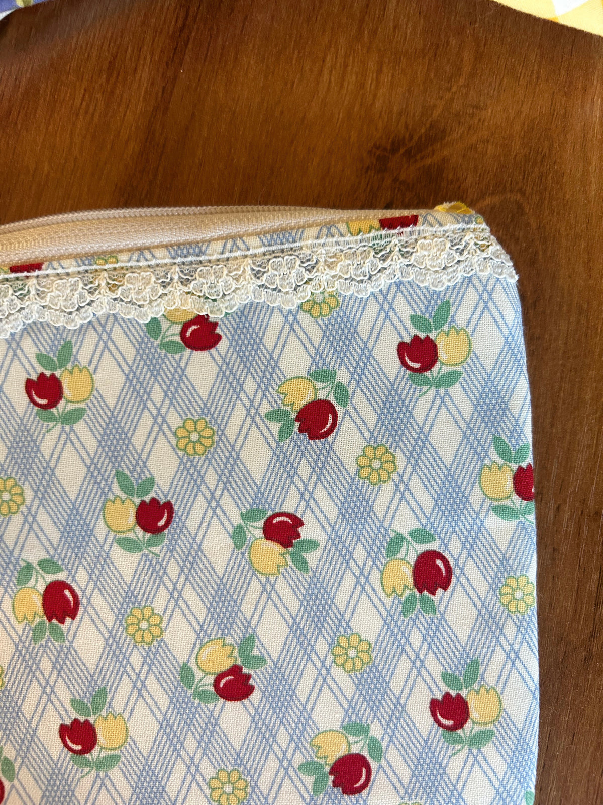 Tulip & Daisy zipper pouch