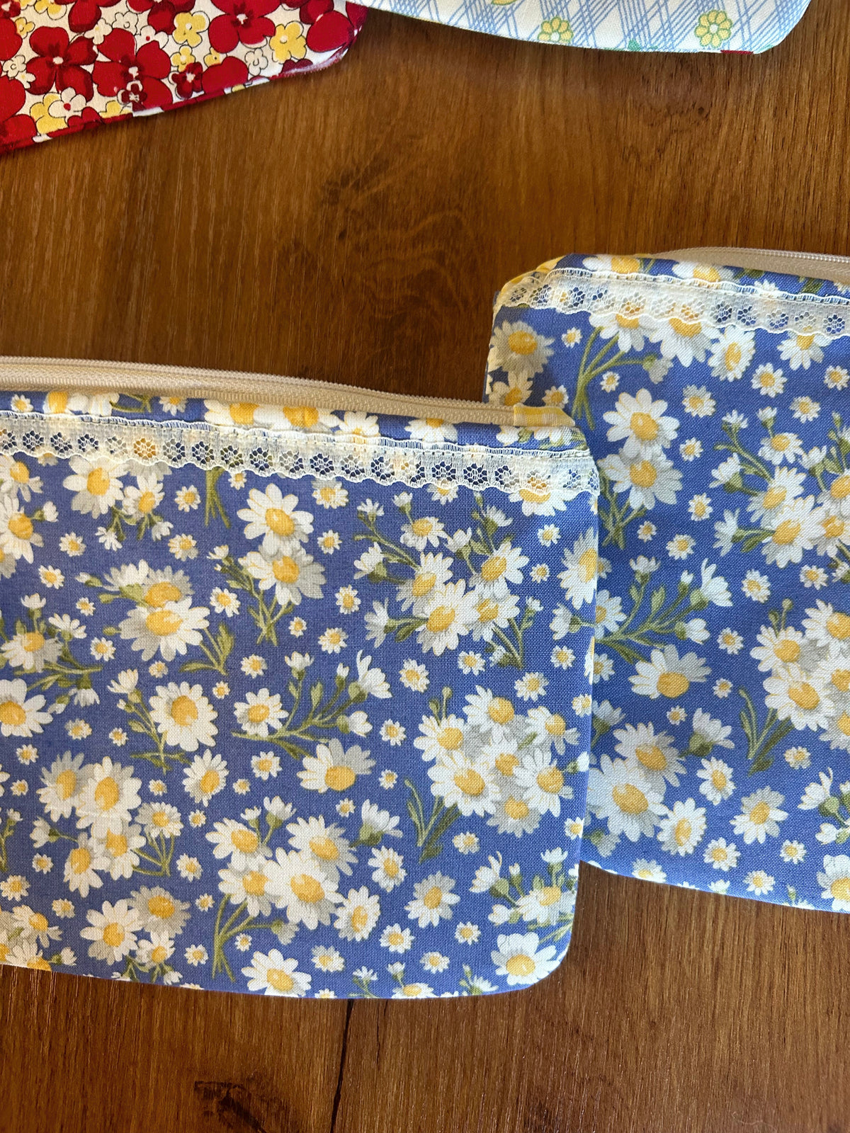 Daisy zipper pouch