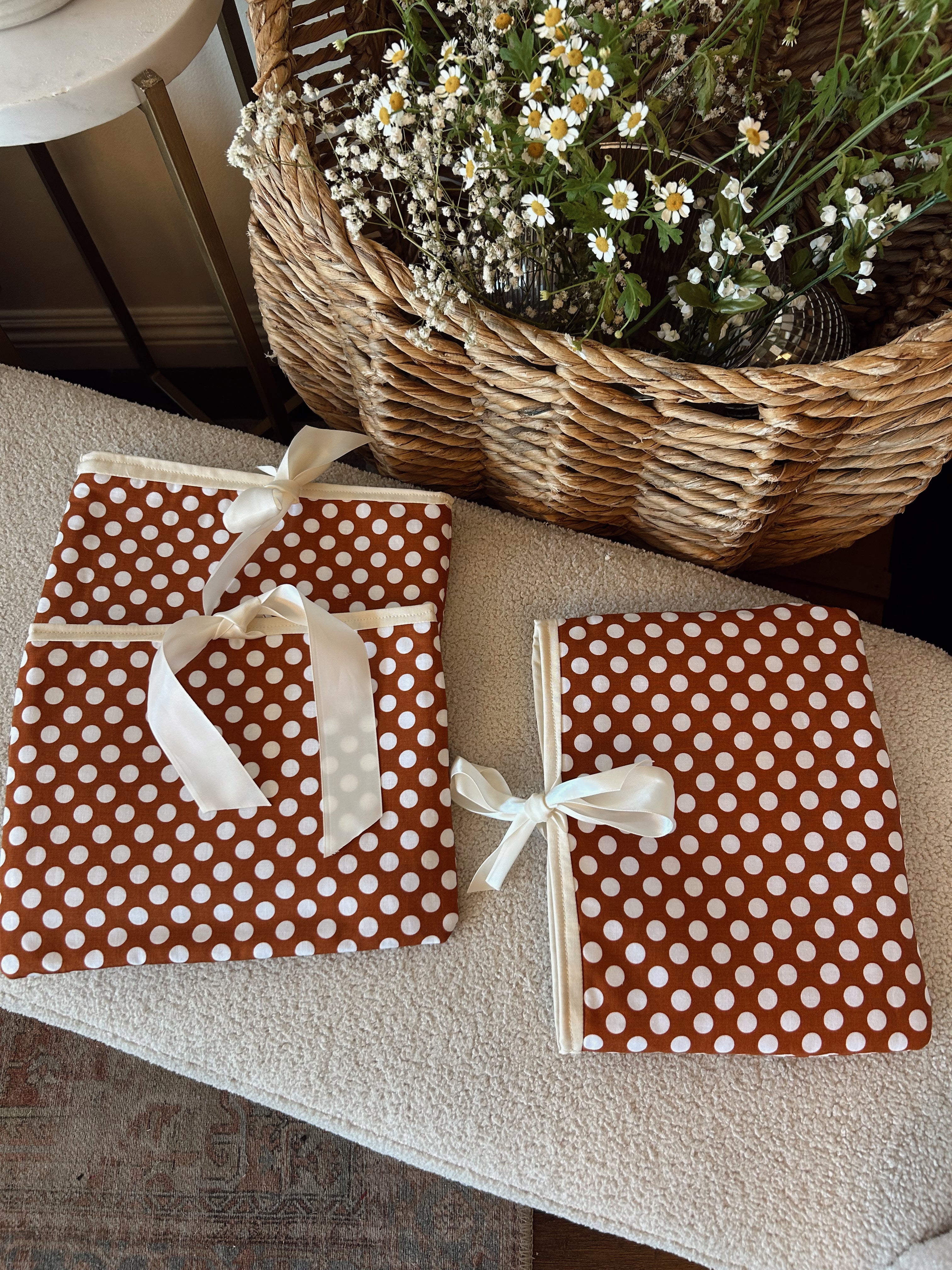 Book Sleeve Terra cotta polka dot