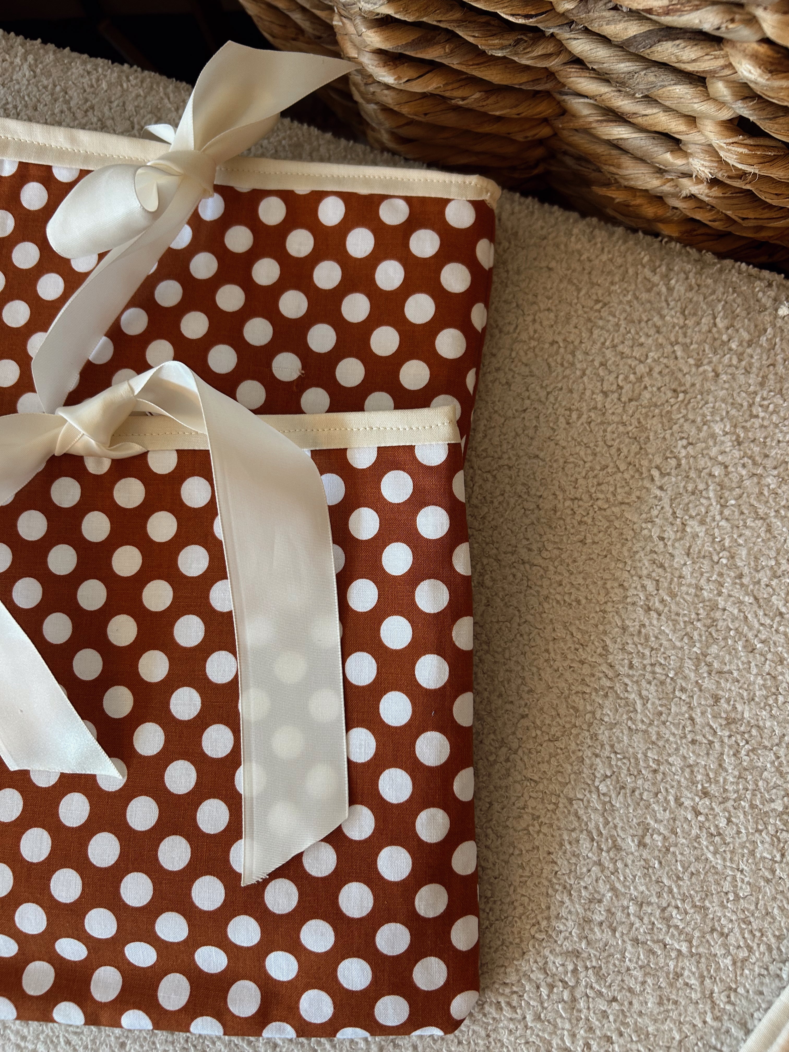 Book Sleeve Terra cotta polka dot