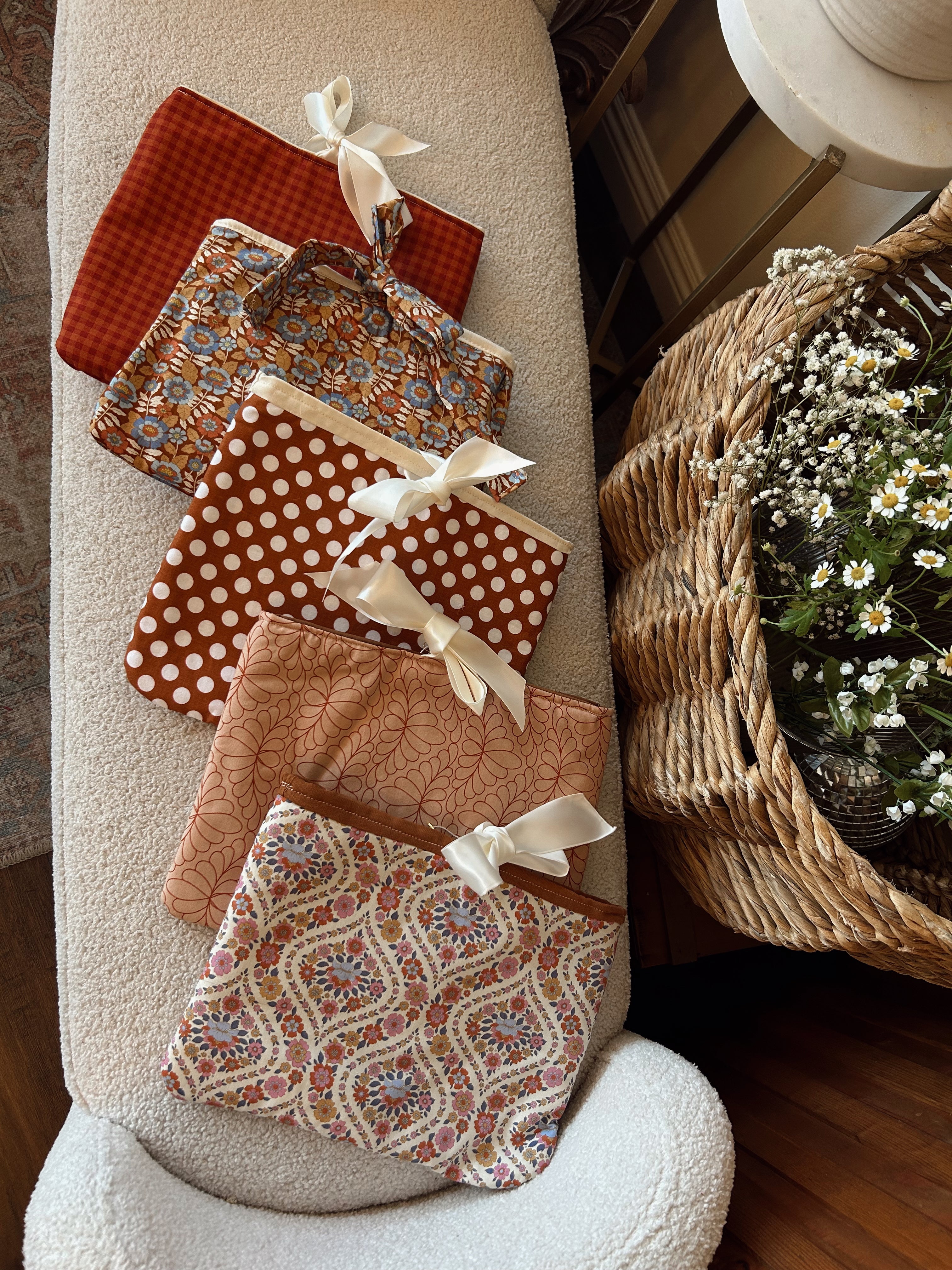 Book Sleeve Terra cotta polka dot