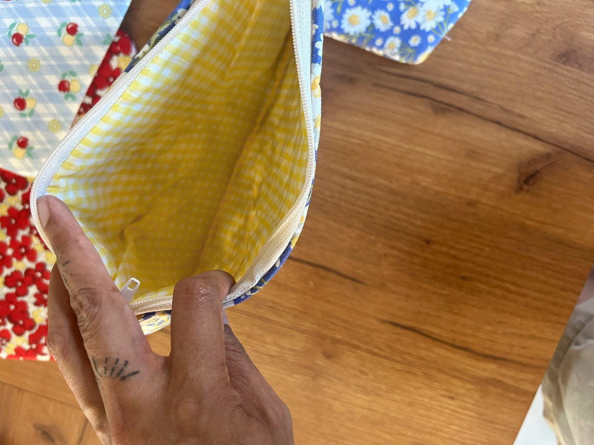 Daisy zipper pouch